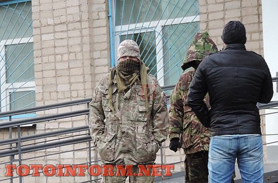 2 грудня у Кіровському районному суді міста Кіровограда відбулось судове засідання над представниками «Правого сектору», яких звинувачують у вчиненні розбійного нападу на приміщення «Національної лотереї», що було скоєно 29.11.2015.